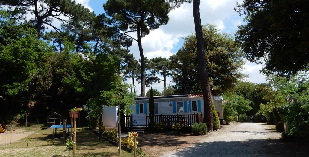 Location parcelles à l'année et vente de mobil homes au Camping 2 étoiles Les Ombrages à Meschers sur Gironde en Charente Maritime