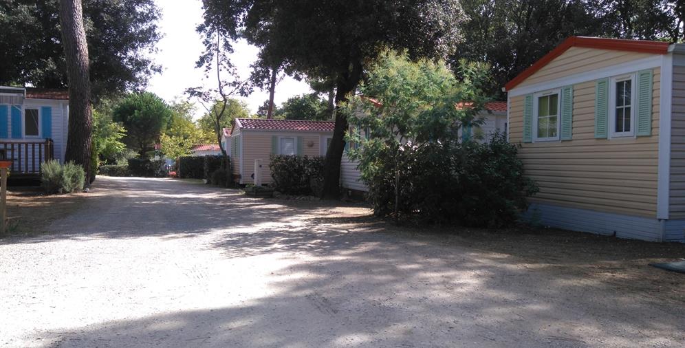 Location parcelles à l'année et vente de mobil homes au Camping 2 étoiles Les Ombrages à Meschers sur Gironde en Charente Maritime