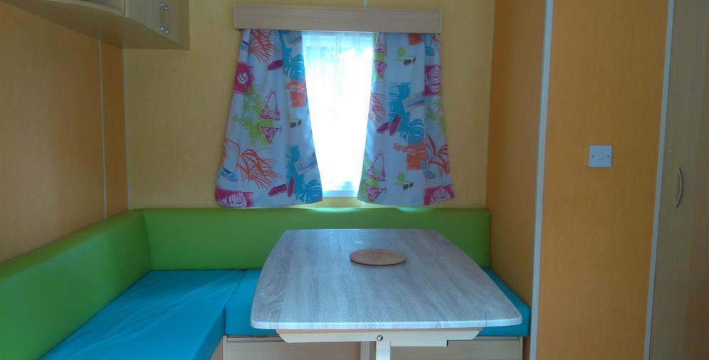 Location mobile-home 2/3 personnes espace repas, au camping les ombrages, camping 2 étoiles à 250m de la plage, camping résidentiel à Meschers sur Gironde près de Royan en Charente Maritime 
