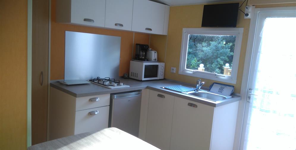  Location mobile-home 2/3 personnes, cuisine, au camping les ombrages, camping 2 étoiles à 250m de la plage, camping résidentiel à Meschers sur Gironde près de Royan en Charente Maritime 